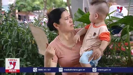 Người dân Hà Nội khổ sở đối phó tình trạng cắt điện