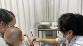 Nguy cơ bùng phát dịch bệnh sởi, TP Hồ Chí Minh khuyến cáo đưa trẻ đi tiêm vaccine phòng bệnh