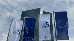 ECB giữ nguyên lãi suất ở mức cao kỷ lục 