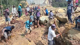 Đào bới tìm 2.000 người bị chôn sống sau vụ lở đất thảm khốc ở Papua New Guinea